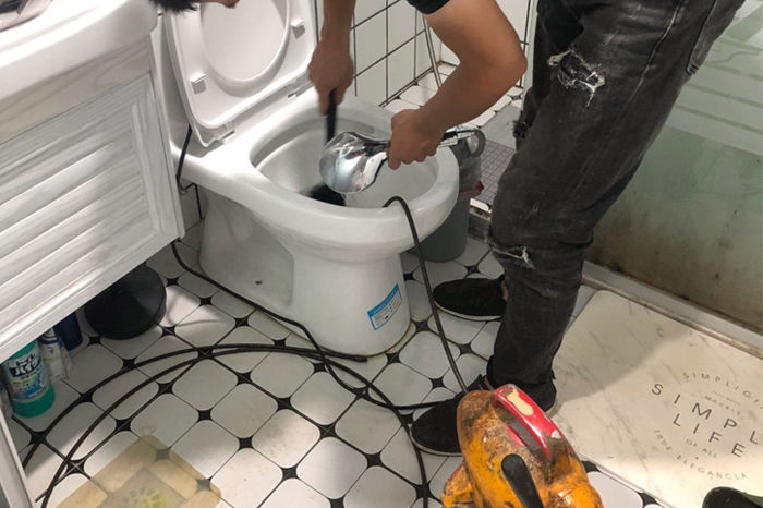 阳高马桶堵塞自己疏通还是找师傅？专业上门服务让你省时更省心